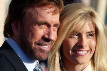 O ator Chuck Norris com a esposa, Gena