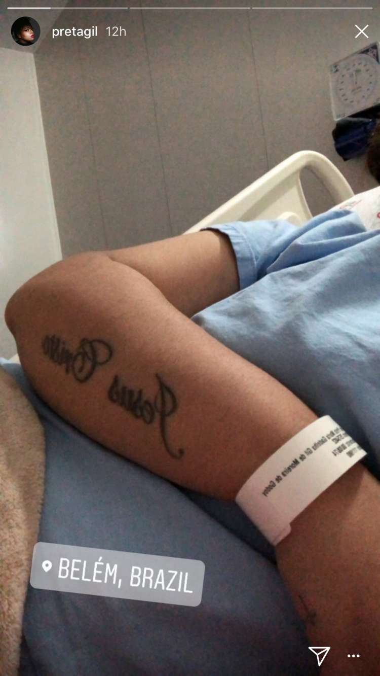 Cantora postou foto no hospital nas redes sociais