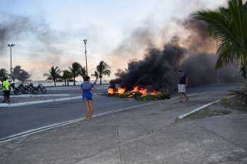 Vendedores ambulantes protestam no bairro de Jaraguá