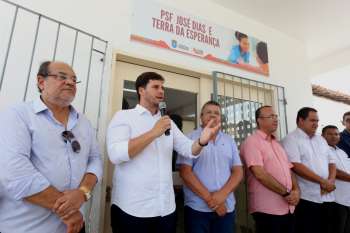 Prefeito Cacau entrega reforma da Unidade de Saúde do Conjunto José Dias e Terra da Esperança 