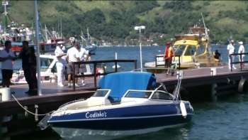 Lancha atropelou banhistas na Ilha Grande, em Angra, RJ (Foto: Reprodução/GloboNews) 