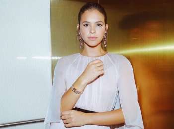 Bruna Marquezine contrariou os boatos de que irá deixar o país