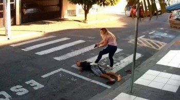 Policial militar reage a tentativa de assalto enquanto aguardava com a filha em frente a escola 