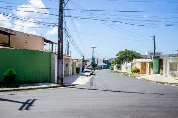 Rui Palmeira inaugura a pavimentação do Recanto da Serraria I, no Conjunto José Tenório. 