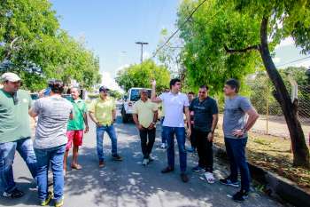 Rui Palmeira inaugura a pavimentação do Recanto da Serraria I, no Conjunto José Tenório. 