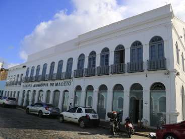 Mais de 300 candidatos disputam vagas na Câmara de Maceió