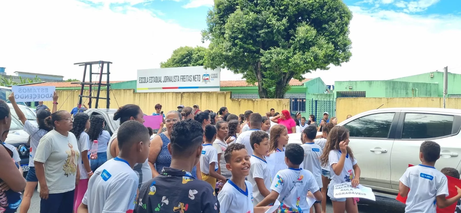 Estudantes, pais e funcionários de escola realizam protesto contra a falta  de ventiladores - Alagoas 24 Horas: Líder em Notícias On-line de Alagoas