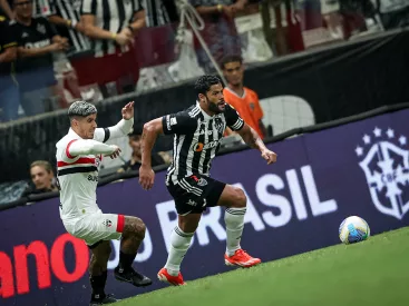 Atlético-MG controla São Paulo, avança na Copa do Brasil