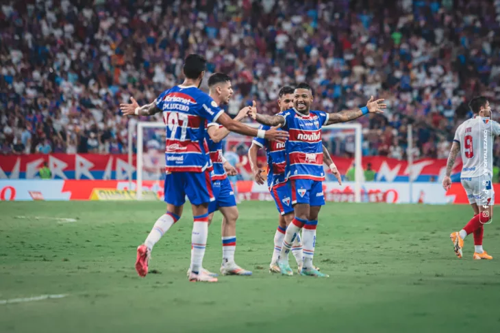 Fortaleza goleia Bahia em noite de Marinho e dorme na vice-liderança do Brasileirão