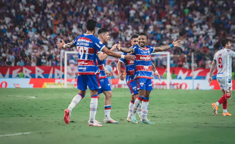 Fortaleza goleia Bahia em noite de Marinho e dorme na vice-liderança do Brasileirão