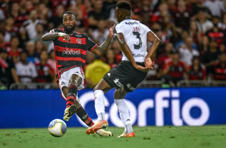 Coutinho marca o 1º no retorno, e Vasco busca empate contra o Flamengo em clássico no Maracanã