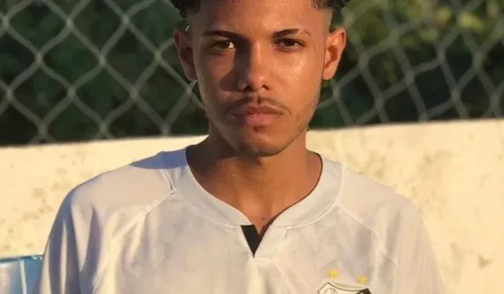 Jovem é executado a tiros após suspeito invadir vestiário em campo de futebol