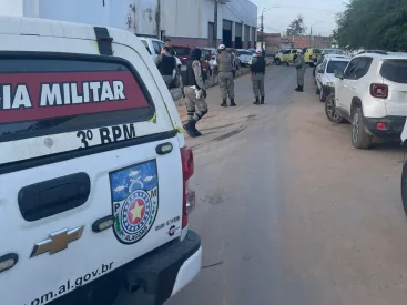 Homem é preso por invadir casa da ex-companheira armado com facão