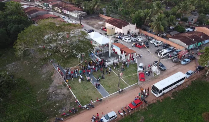 Colisão entre moto e ônibus deixa uma pessoa ferida em Penedo