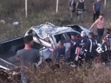 Capotamento deixa um morto e duas pessoas feridas