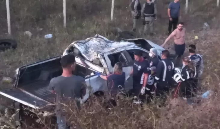 Capotamento deixa um morto e duas pessoas feridas