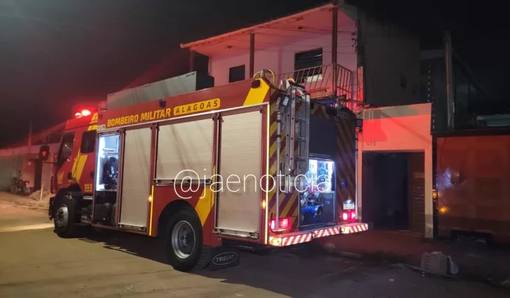 Bombeiros são acionados após moradores sentirem cheiro de queimado vindo de primeiro andar