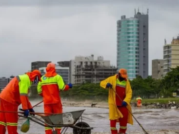 Mais de 7.900 toneladas de lixo recolhidas nas praias de Maceió