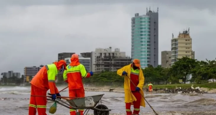 Mais de 7.900 toneladas de lixo recolhidas nas praias de Maceió