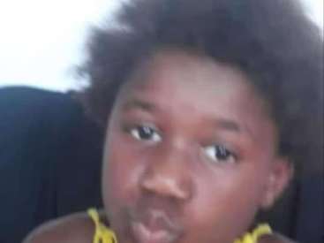 Menina de 11 anos foi baleada junta à mãe, em comunidade —